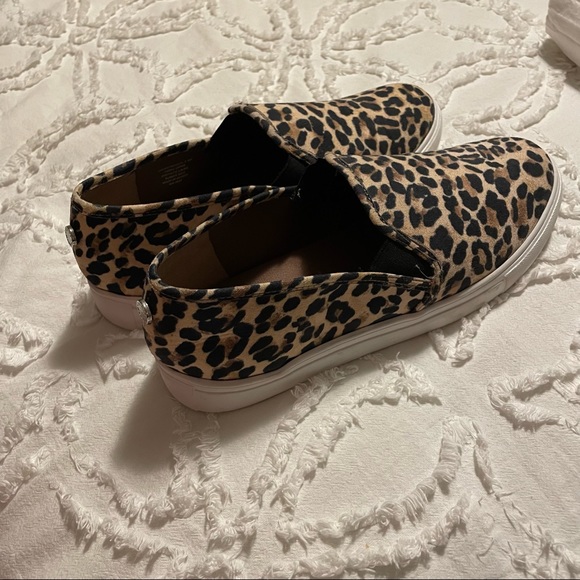 Steve Madden Cheetah Print Slides - Picture 3 of 4